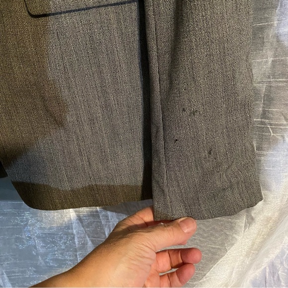 Banana Republic stretch wool blazer, SZ 4, GUC,has flaw see last pic, one button - Picture 12 of 12